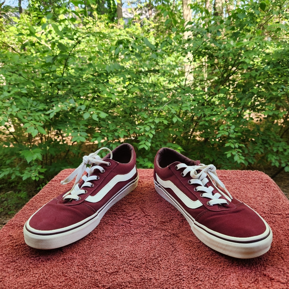 Vans Old Skool Burgundy & White Sneakers Women’s 8.5 Classic Low-Top Skate Shoes